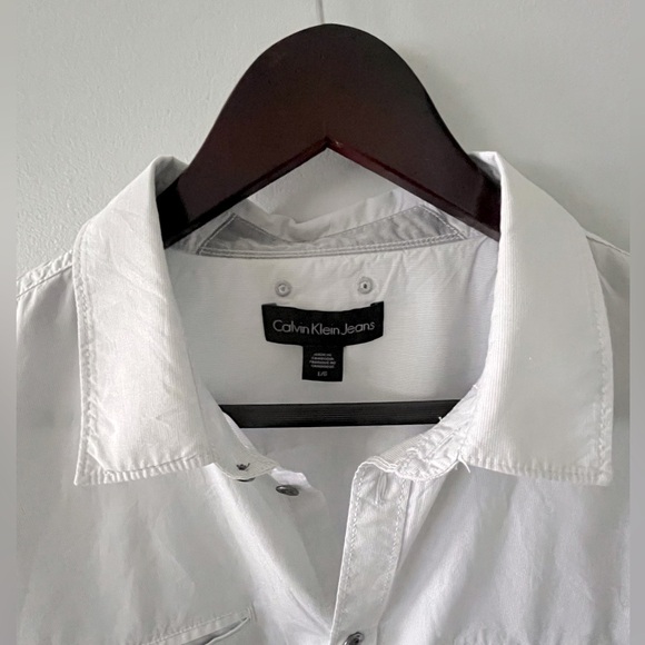Men’s Calvin Klein size L, light grey button-up shirt NWOT - Picture 2 of 9